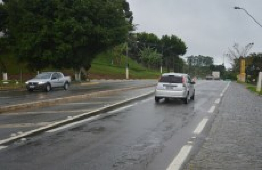 Trânsito fica carregado o dia todo