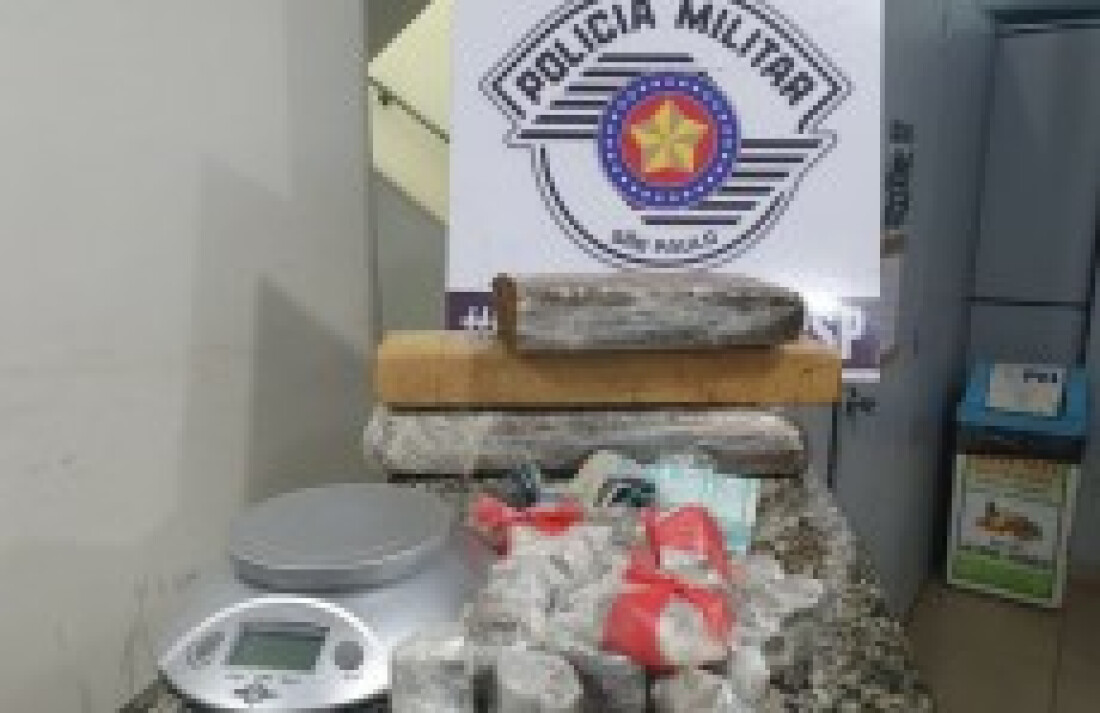 PM apreende 3,5 kg de drogas e balança de precisão na Vila Suíssa
