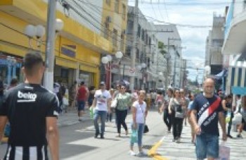 Proximidade das festas agita ruas do comércio