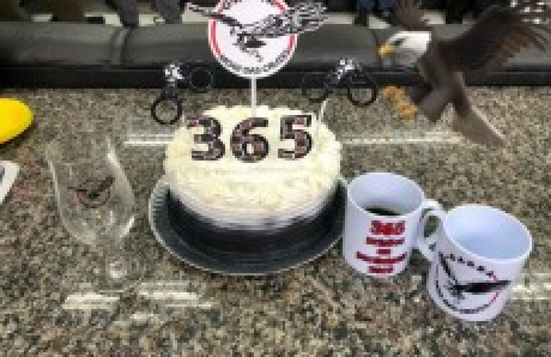 Garra festeja 365 prisões com bolo especial