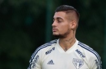 Goleiro do SP é preso nos EUA por agressão