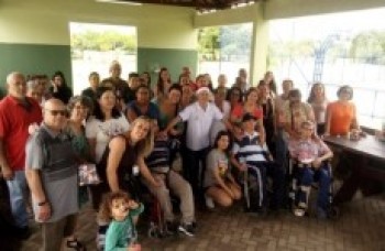 Confraternização reúne familiares e cuidadores