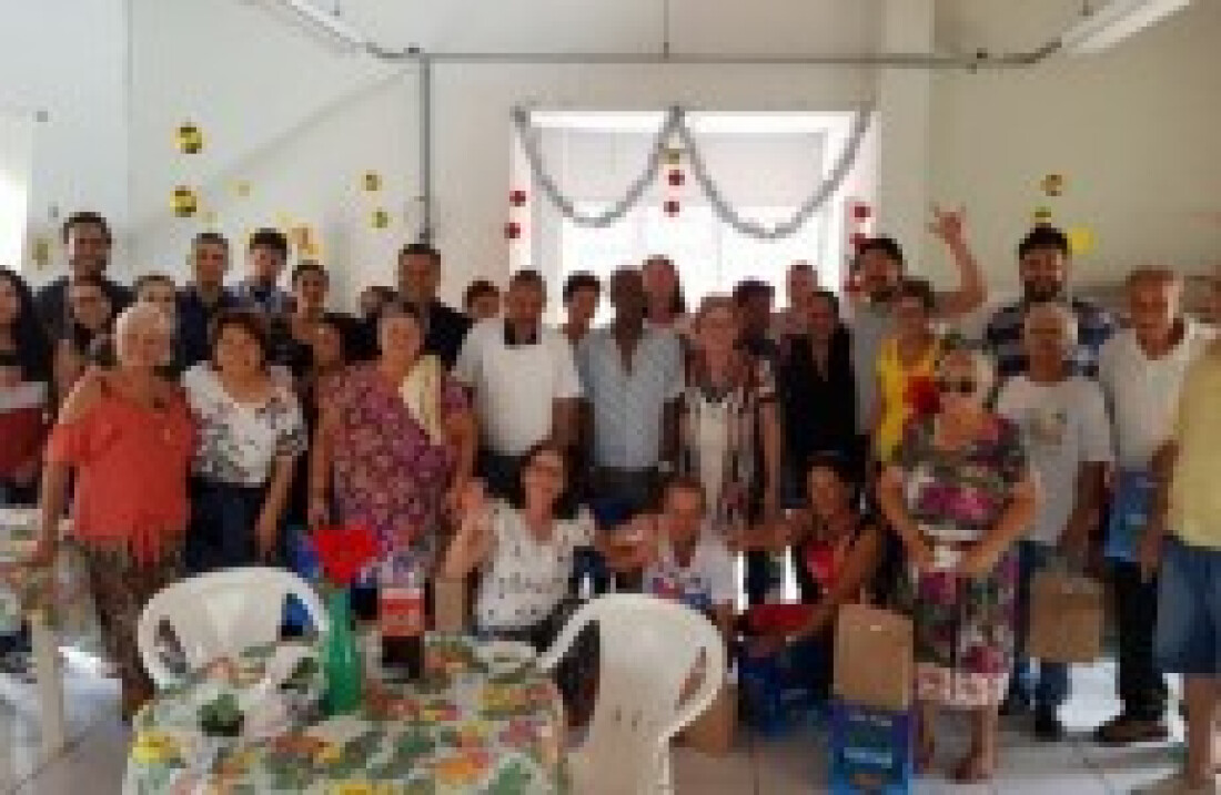Vila Dignidade promove almoço para os idosos