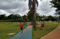 Com tempo chuvoso, parques ficam vazios logo após o feriado