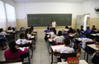Educação encerra o ano com 1.335 vagas abertas