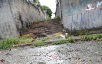 Moradores do Alto do Ipiranga reclamam de vazamento de esgoto: