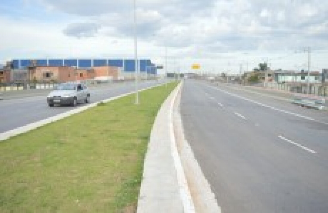 Acidente deixa dois mortos em avenida