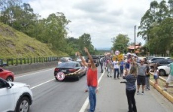 Mogi-Dutra é palco de novo protesto contra o pedágio