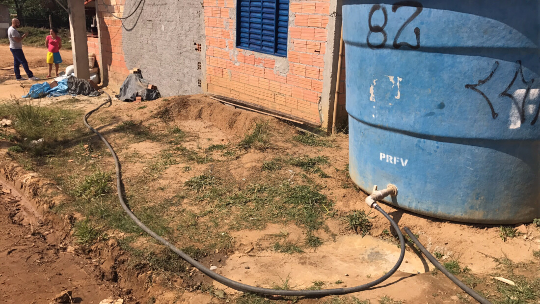 Distribuição de água beneficia quase 100 pessoas em Suzano
