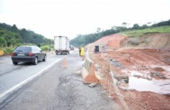 Obras dificultam tráfego pela rodovia Mogi-Dutra