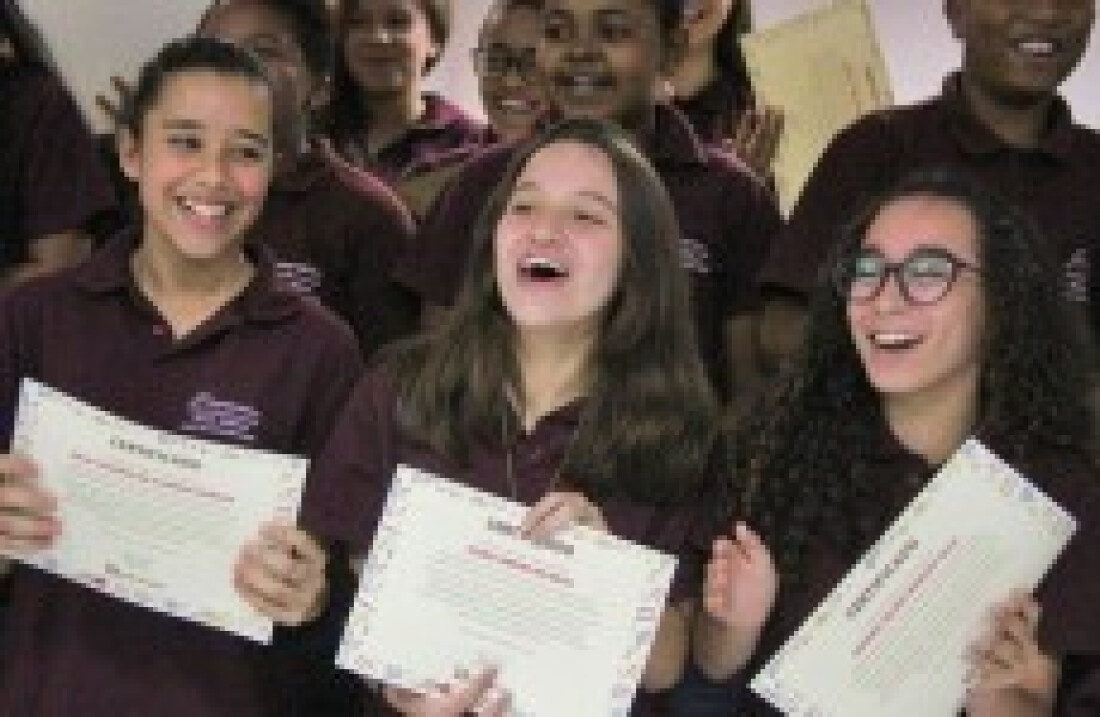 Marcus Melo recebe banda bicampeã