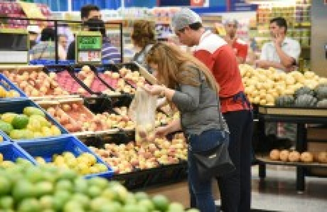 Supermercados ficam cheios em busca da ceia de Ano Novo