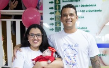 Alta de bebê prematuro causa emoção