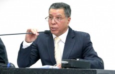 Zaqueu renuncia e Leandrinho assume presidência da Câmara