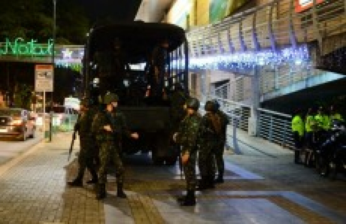 Polícia Militar faz patrulhamento a pé