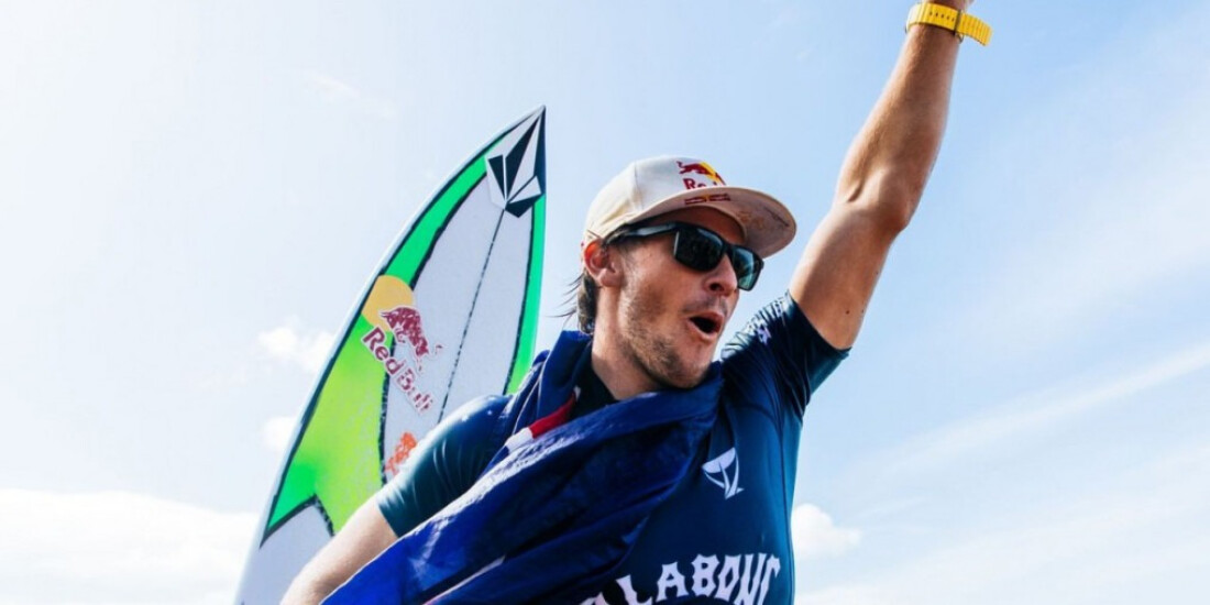 Surfe: Jack Robinson e Carissa Moore vencem em Pipeline