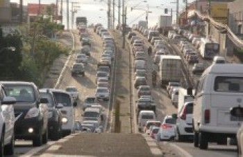 Frota de veículos em Suzano aumenta quase 5% em um ano