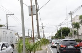 Radares da cidade chegam a multar 14 motoristas por hora