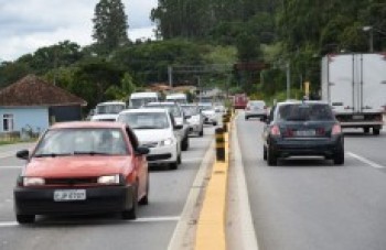 Tráfego na Mogi-Bertioga é intenso na volta para casa