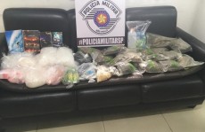 PM apreende maconha, lança-perfume e crack