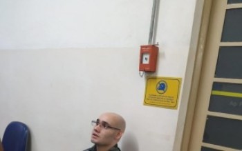 Suspeito é detido com facas no Fórum