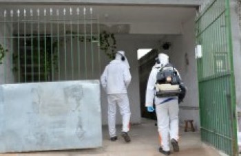 Imóveis no Barreto recebem nebulização contra dengue