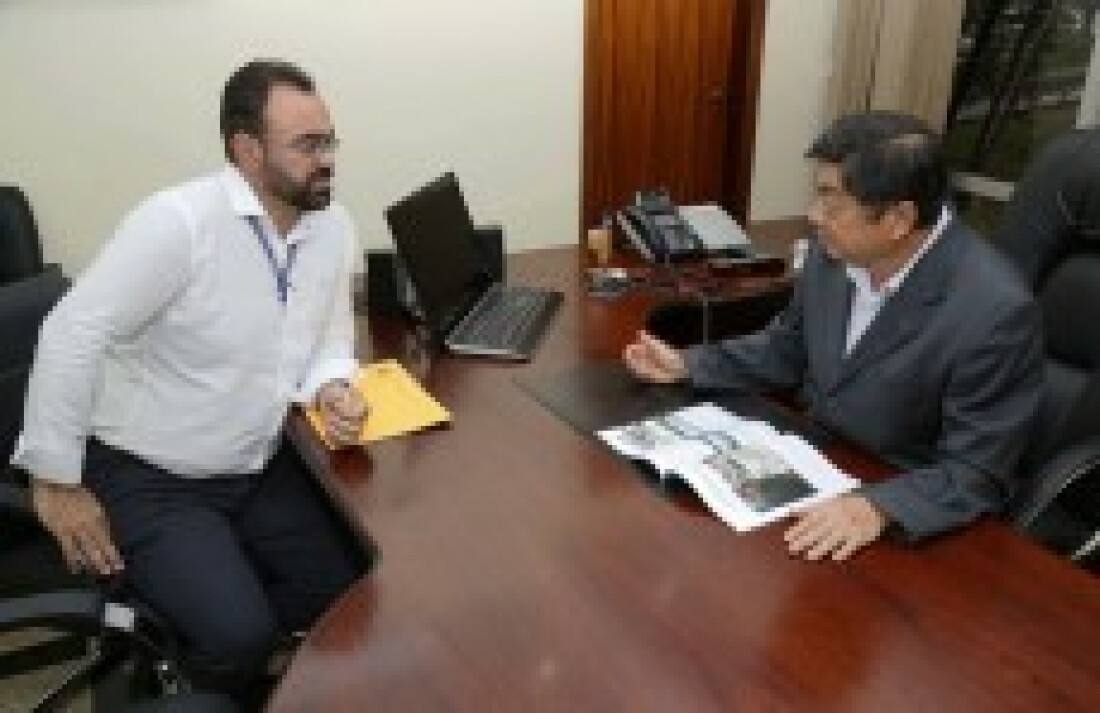 Komura recebe revista com potencial de Mogi