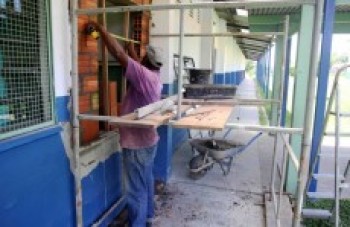 Escolas são reformadas nas férias