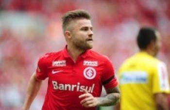 Atacante Eduardo Sasha já pensa em renovação no Peixe