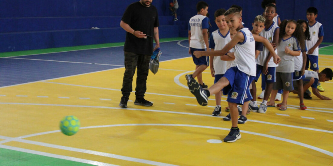 Escolinha de futebol noturno está com inscrições abertas em Itaquá