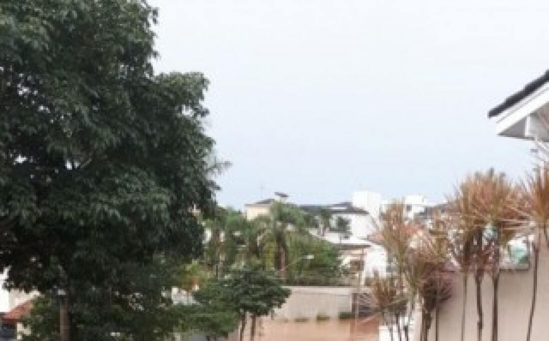 Chuva deixa ruas alagadas em Mogi