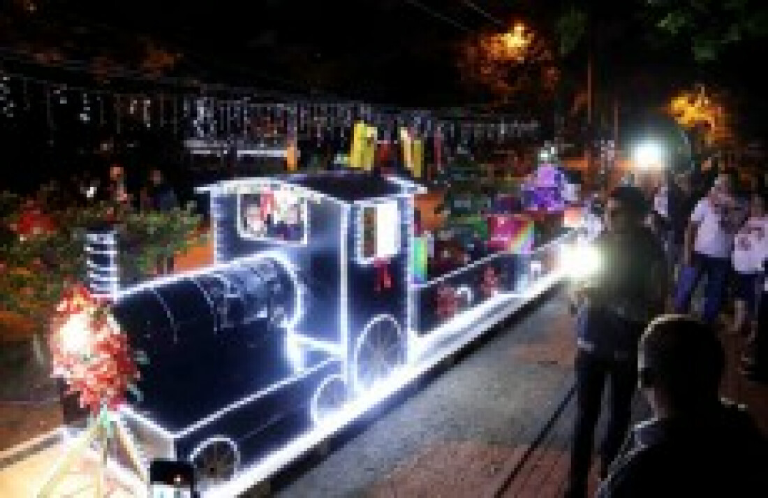 Parque Ecológico recebe enfeites de Natal