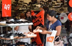Mogianos lotam o centro por conta da Black Friday