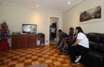 Melo visita novo imóvel que abriga a Residência Inclusiva
