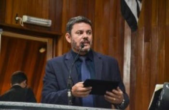 Mauro Araújo desiste da presidência do Legislativo