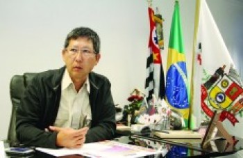 Após três anos, Mamoru recebe nota de eleitores