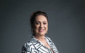 Eliane Giardini ressalta o desafio de viver um personagem tão pesado