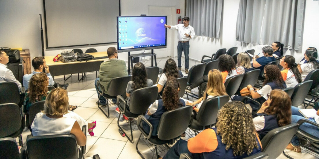 Rede de Guararema conta com lousas digitais