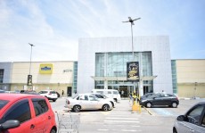 Grupo assalta loja de joias dentro do Suzano Shopping