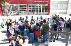 Moradores protestam contra reintegração na Prefeitura