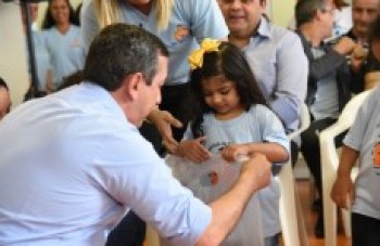 Prefeito entrega CEIM para os moradores do Jardim Aracy