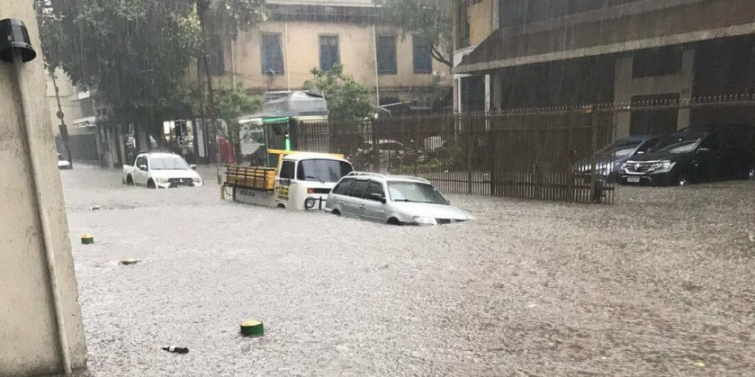 Homem e criança morrem durante temporal no Rio de Janeiro