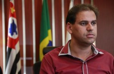 Funcionários públicos agendam uma nova reunião com o prefeito