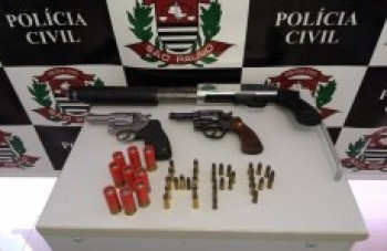 Homem é preso com armas em Itaquá