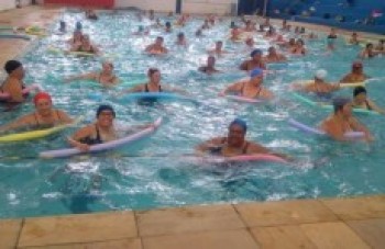 Com piscina aquecida, hidroginástica é retomada
