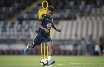 Com 9 jogadores, seleção faz 1º treino em Abu Dabi