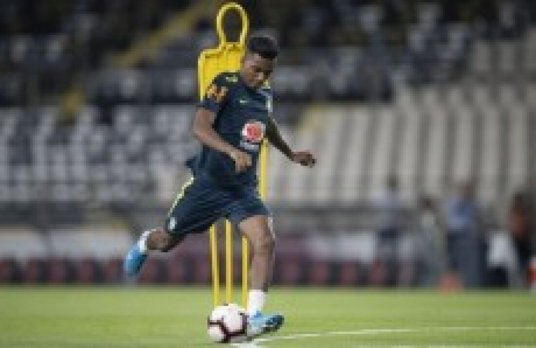 Com 9 jogadores, seleção faz 1º treino em Abu Dabi