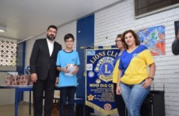 Lions leva reflexão de paz a alunos