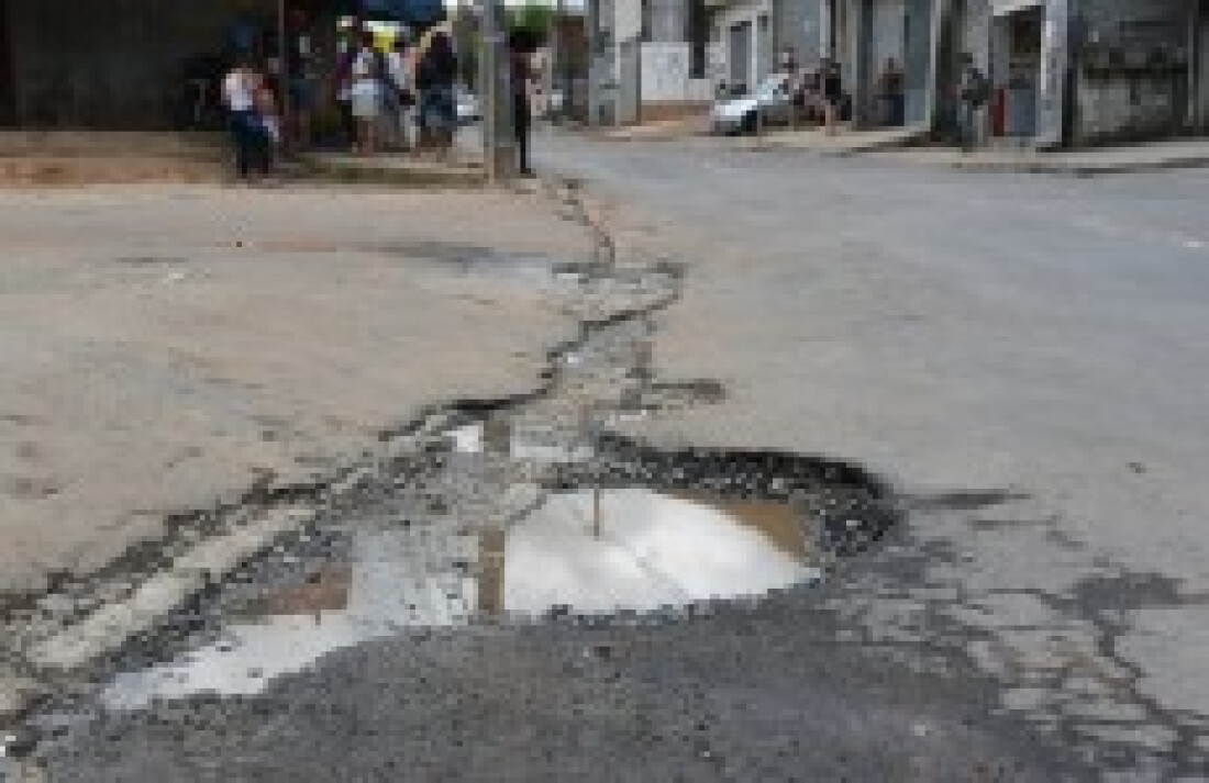 Moradores da Estrada do Campo Limpo ainda esperam por obras
