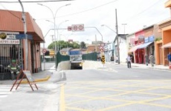 Novo túnel divide opiniões em primeiro dia útil de operação